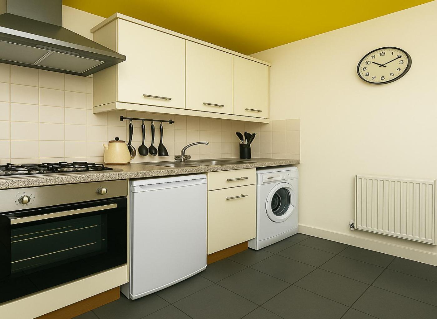 Clerkenwell Flat By Whitecross Street Market * London